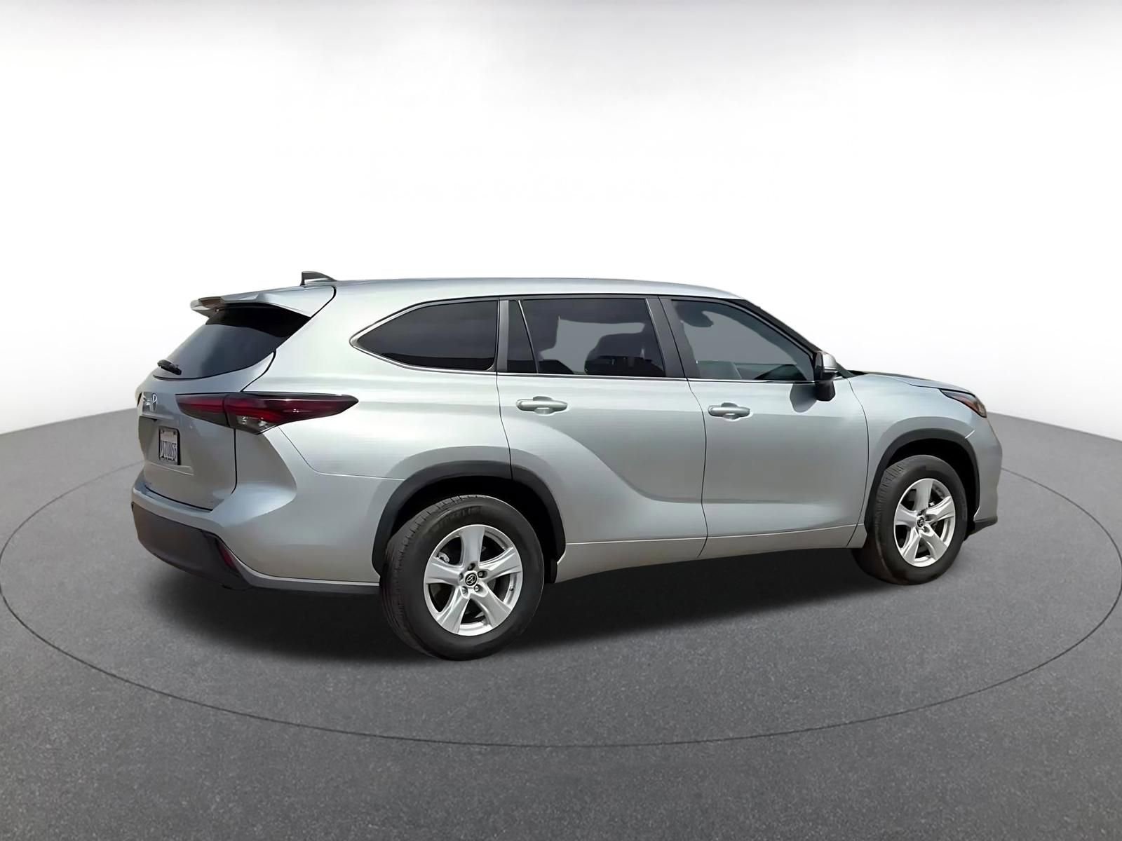Thumbnail: 2025 Toyota Highlander - 15