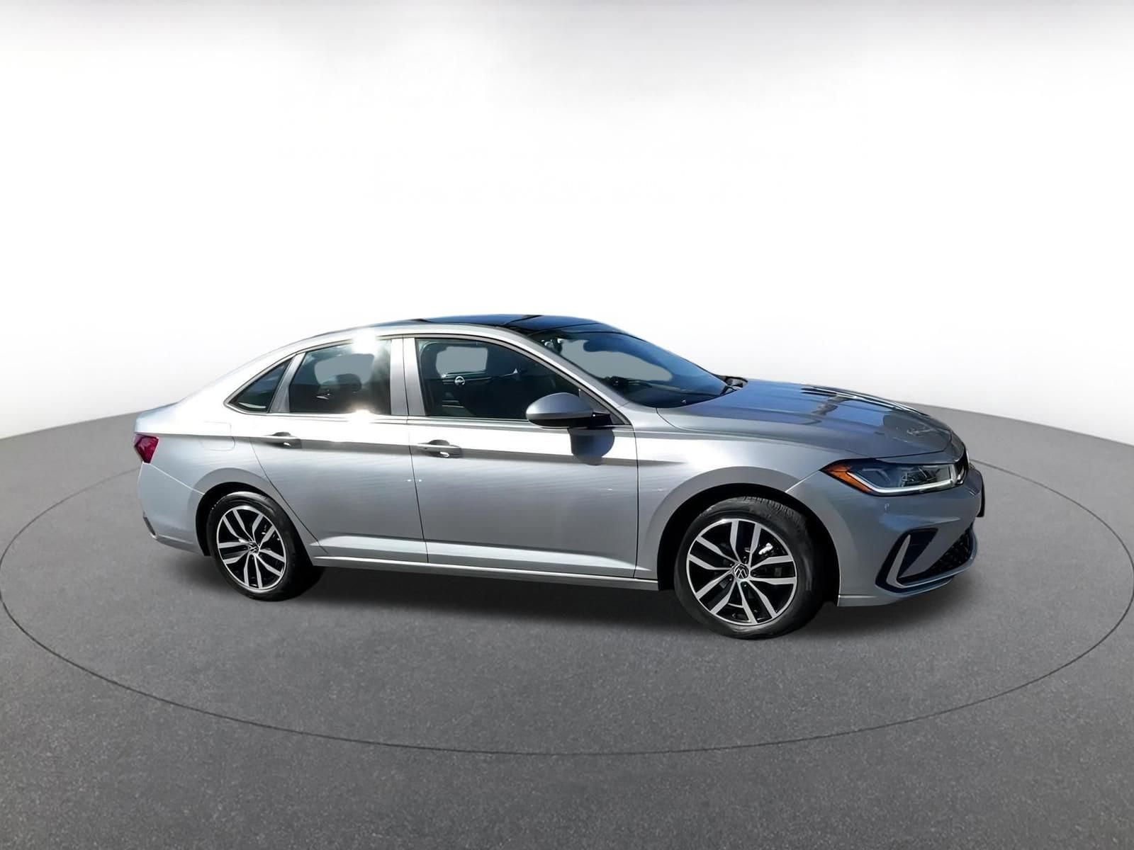 Thumbnail: 2025 Volkswagen Jetta - 2