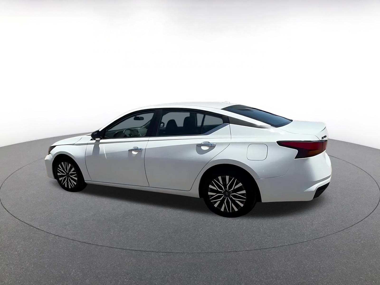 Thumbnail: 2025 Nissan Altima - 10