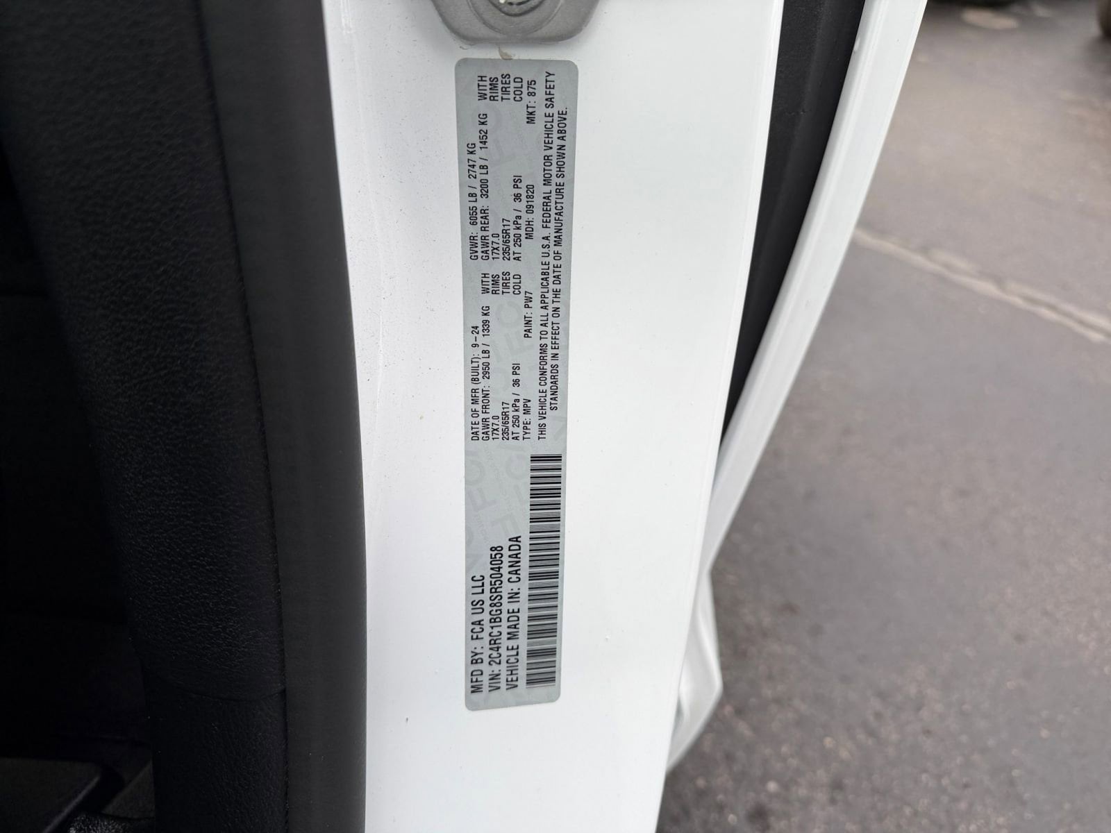 Thumbnail: 2025 Chrysler Pacifica - 32