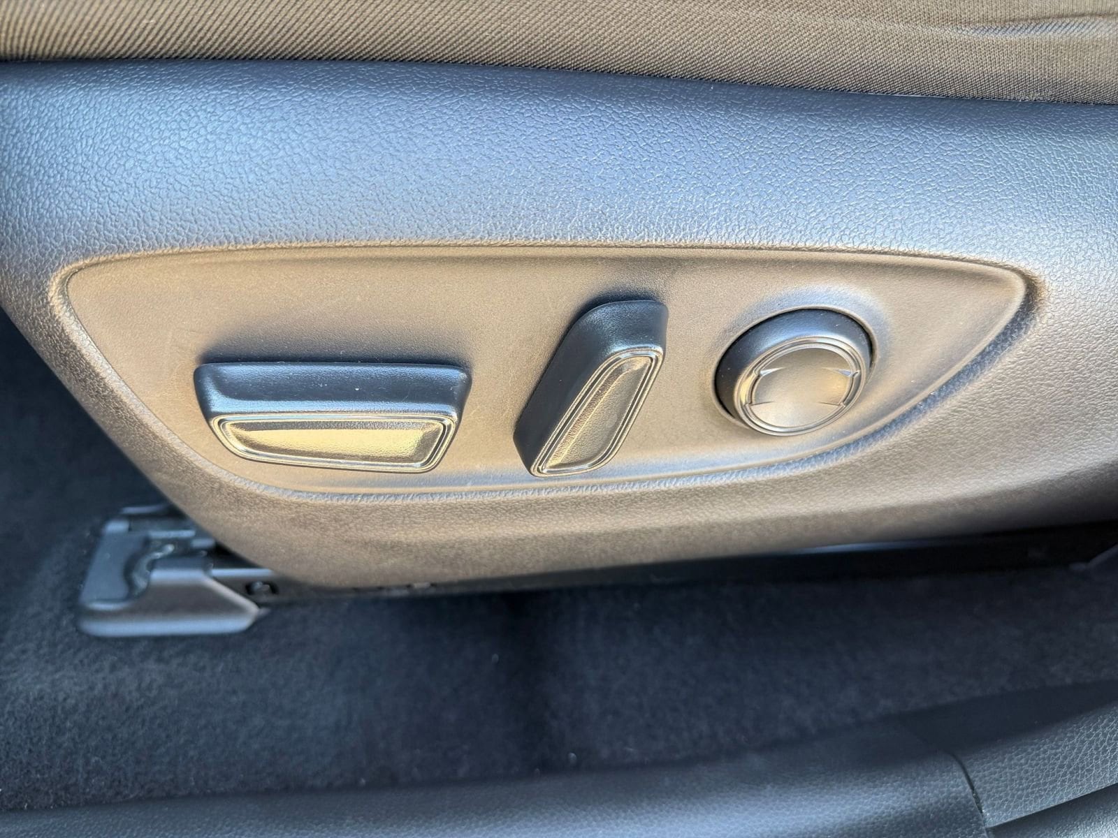 Thumbnail: 2025 Toyota RAV4 - 23