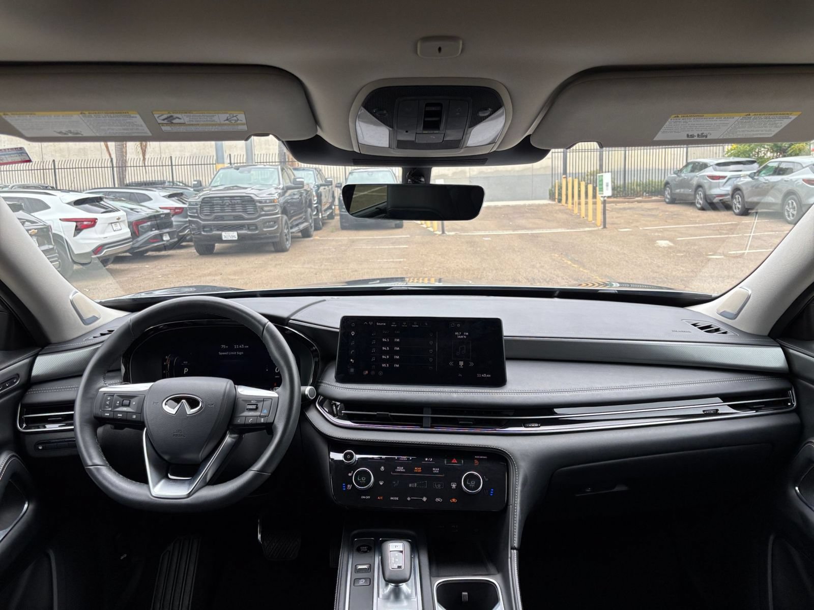 Thumbnail: 2026 INFINITI QX60 - 33