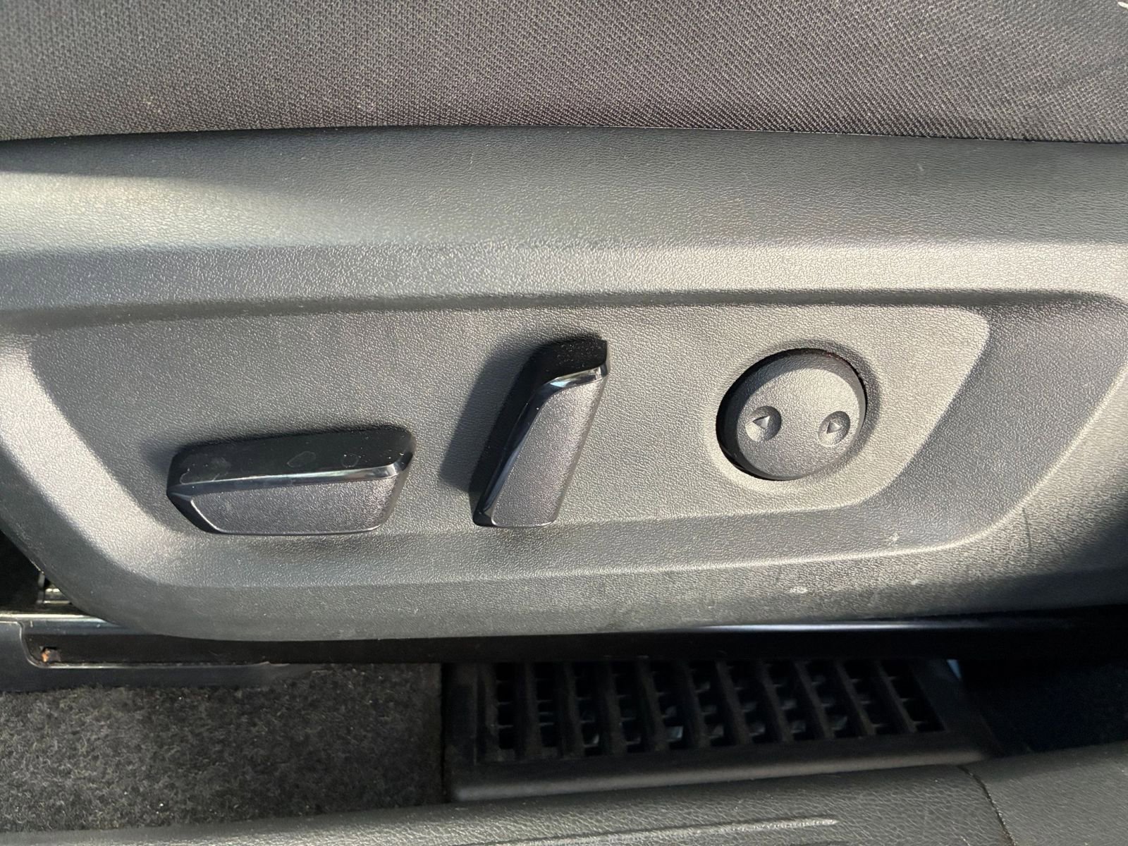 Thumbnail: 2023 Nissan Rogue - 22