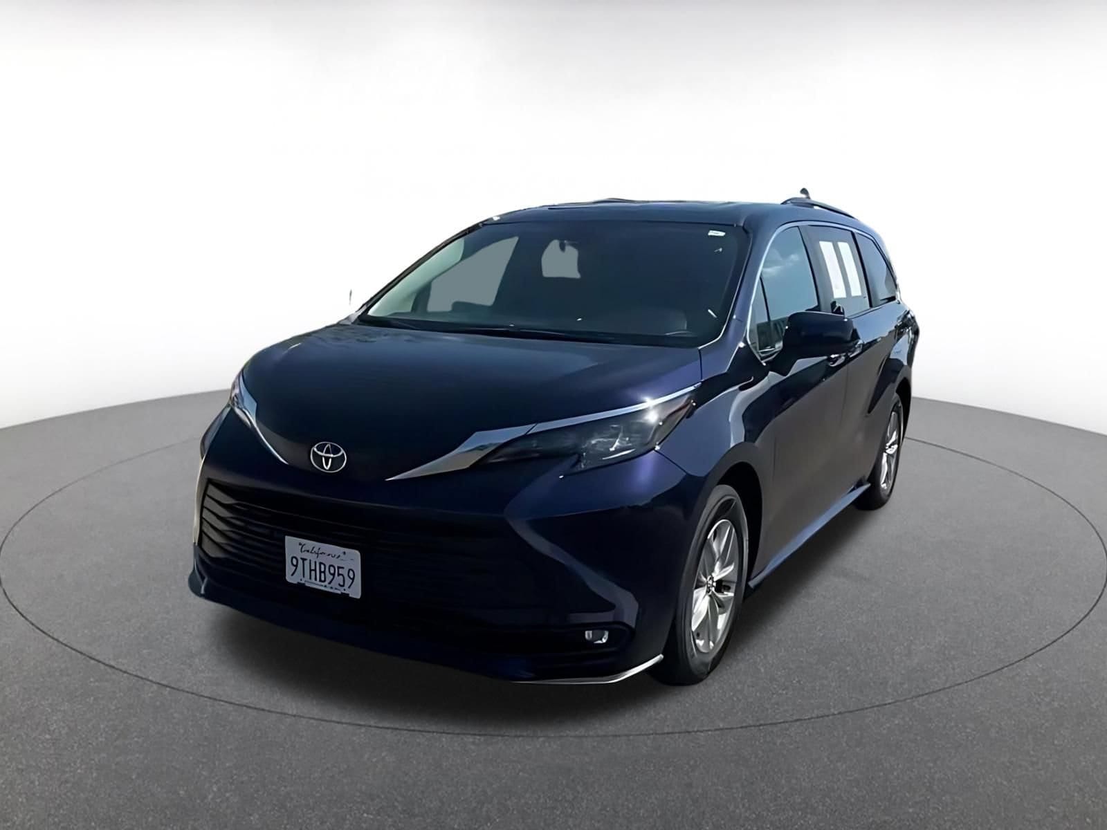 Thumbnail: 2025 Toyota Sienna - 6