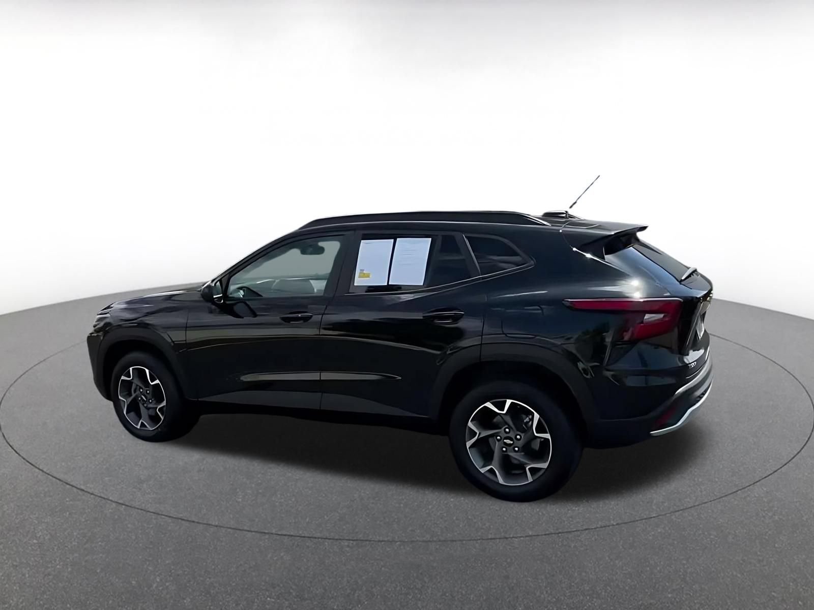 Thumbnail: 2025 Chevrolet Trax - 8