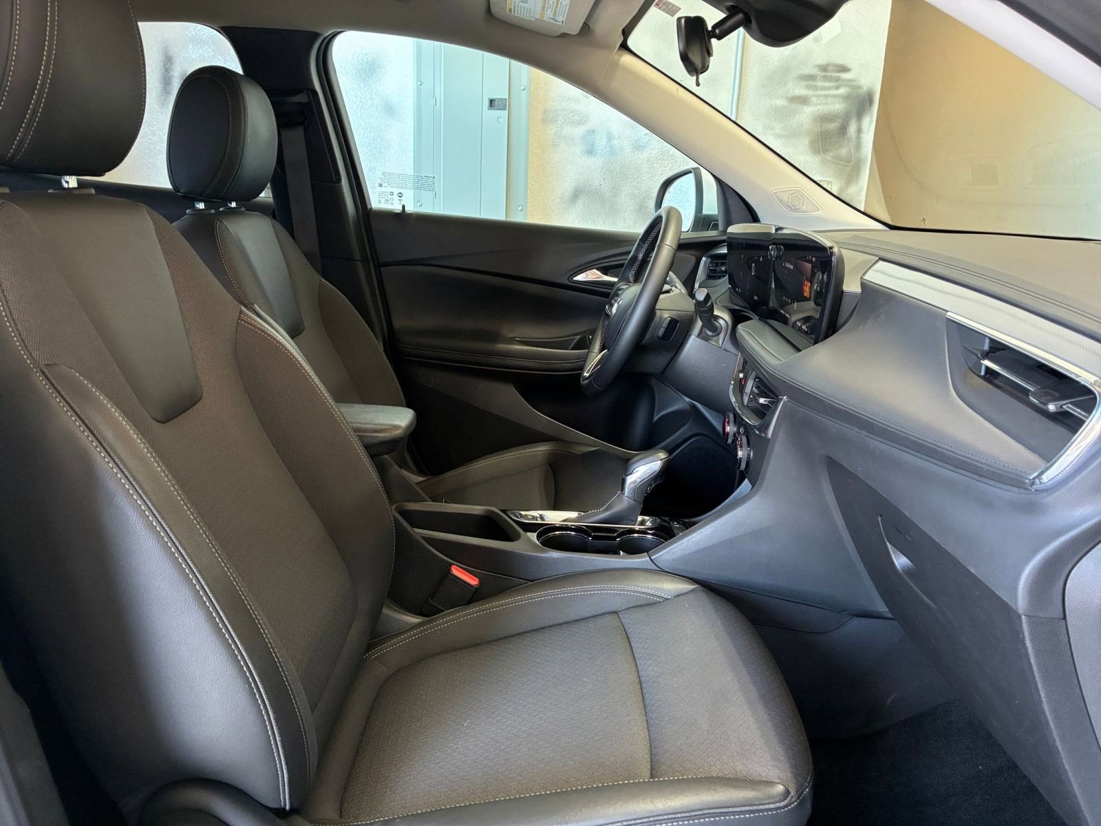 Thumbnail: 2025 Buick Encore GX - 35