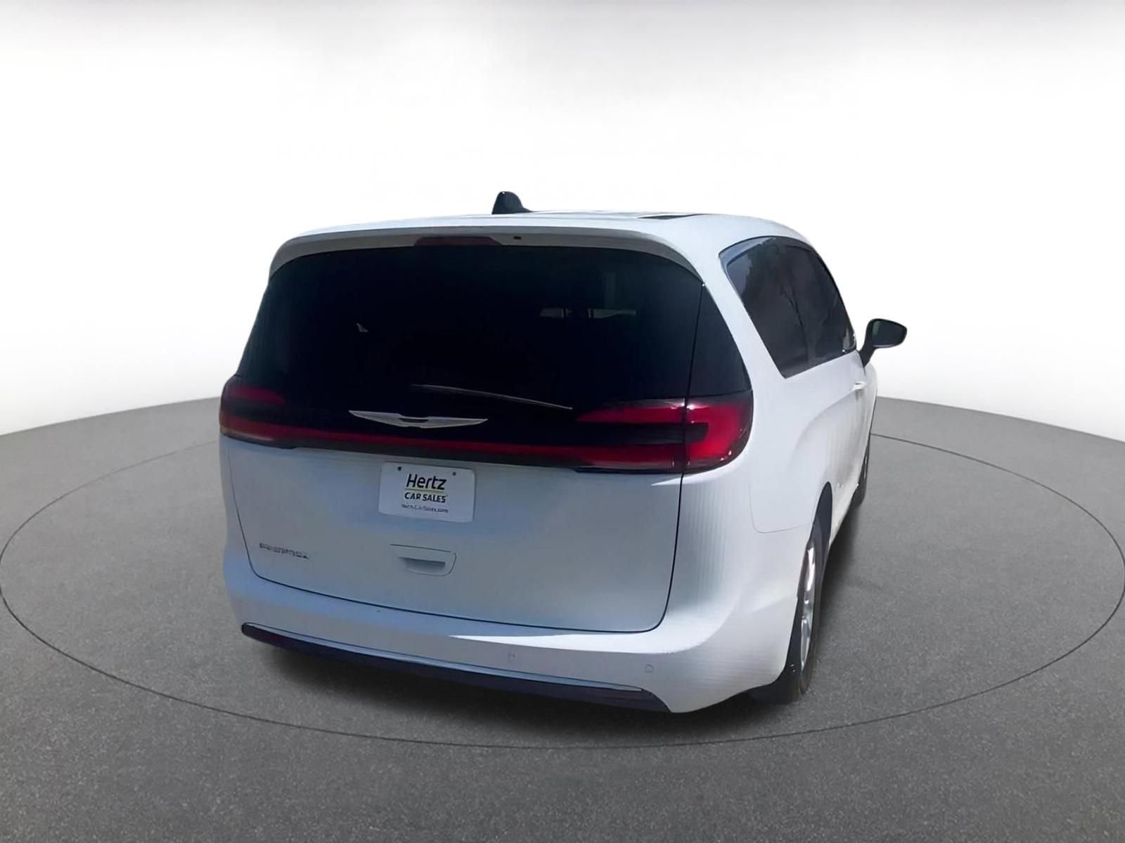 Thumbnail: 2023 Chrysler Pacifica - 14