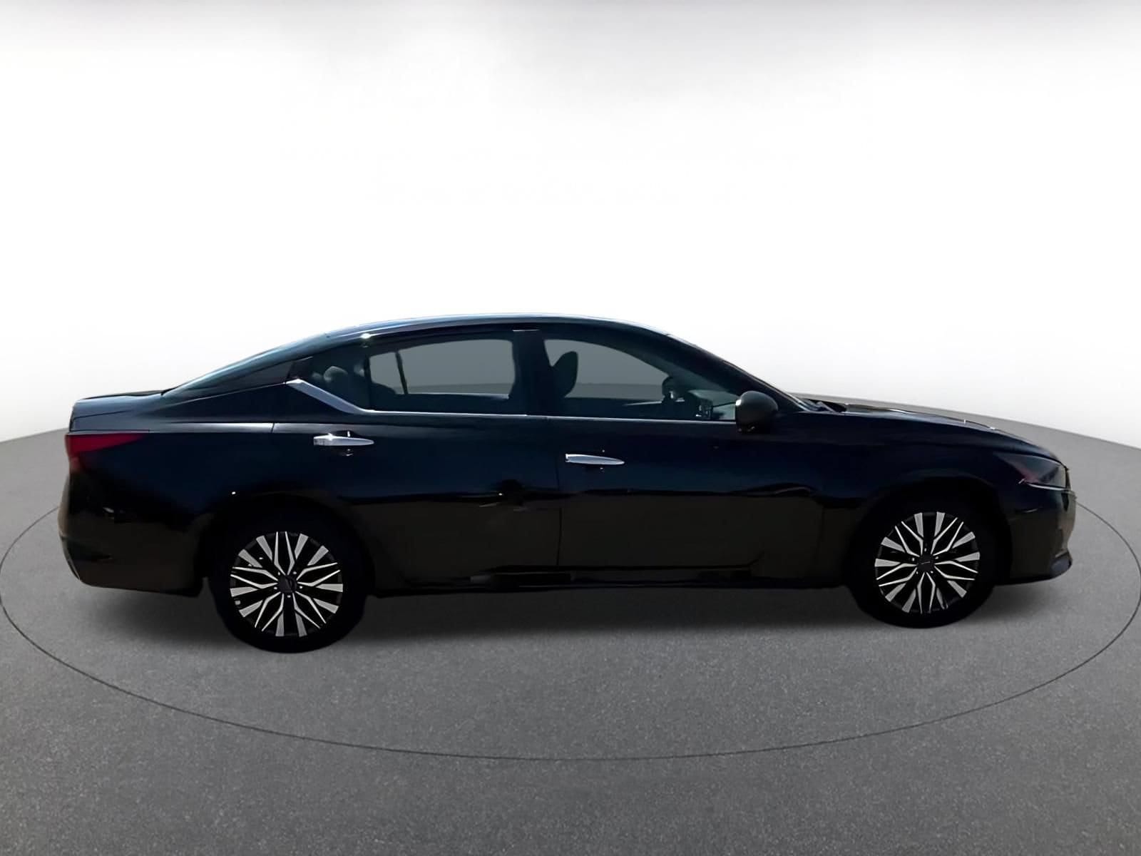 Thumbnail: 2025 Nissan Altima - 13