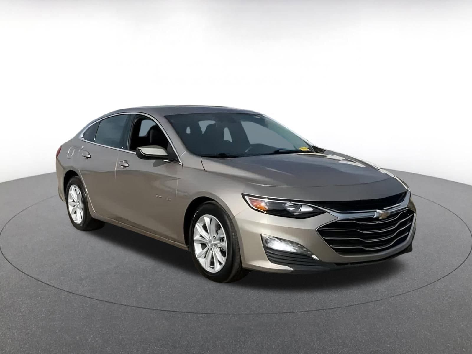 Thumbnail: 2023 Chevrolet Malibu - 3