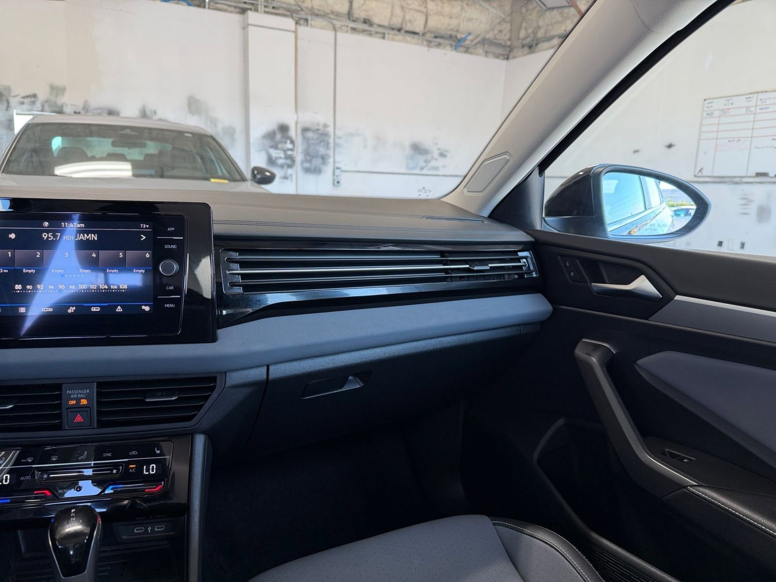 Thumbnail: 2025 Volkswagen Jetta - 34