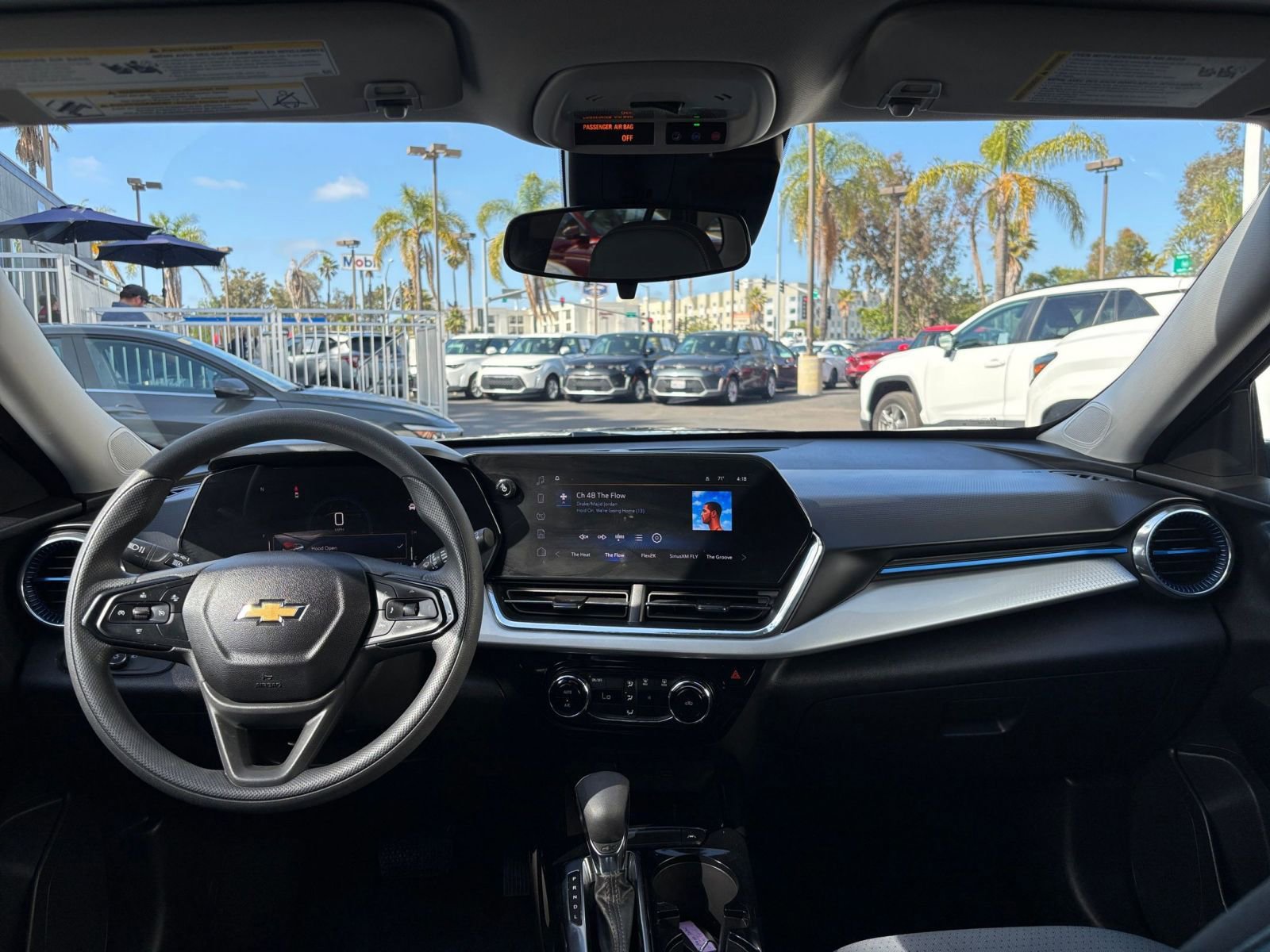 Thumbnail: 2025 Chevrolet Trax - 32