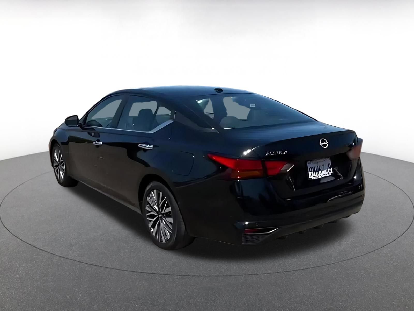 Thumbnail: 2025 Nissan Altima - 9