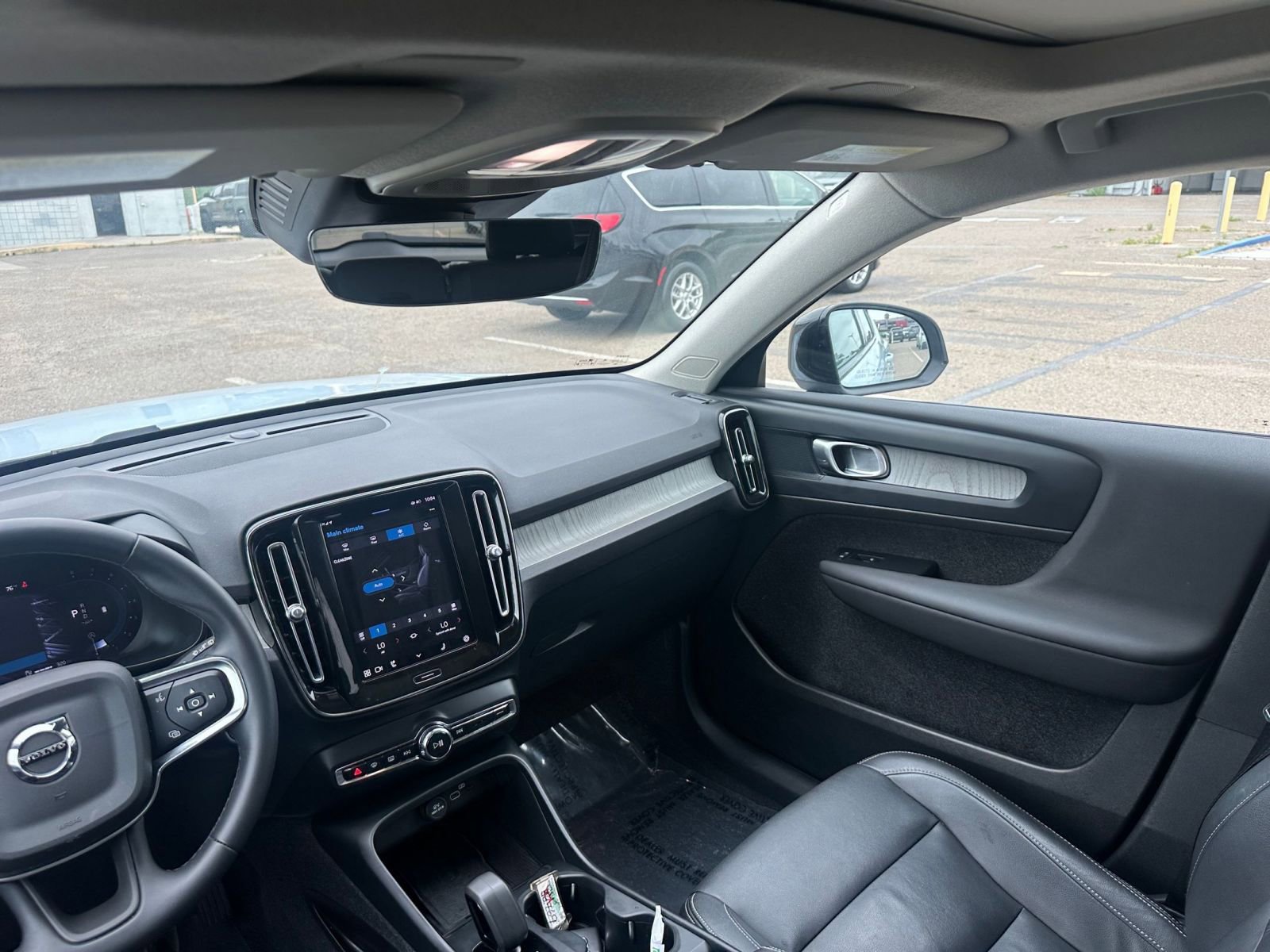 Thumbnail: 2024 Volvo XC40 - 35