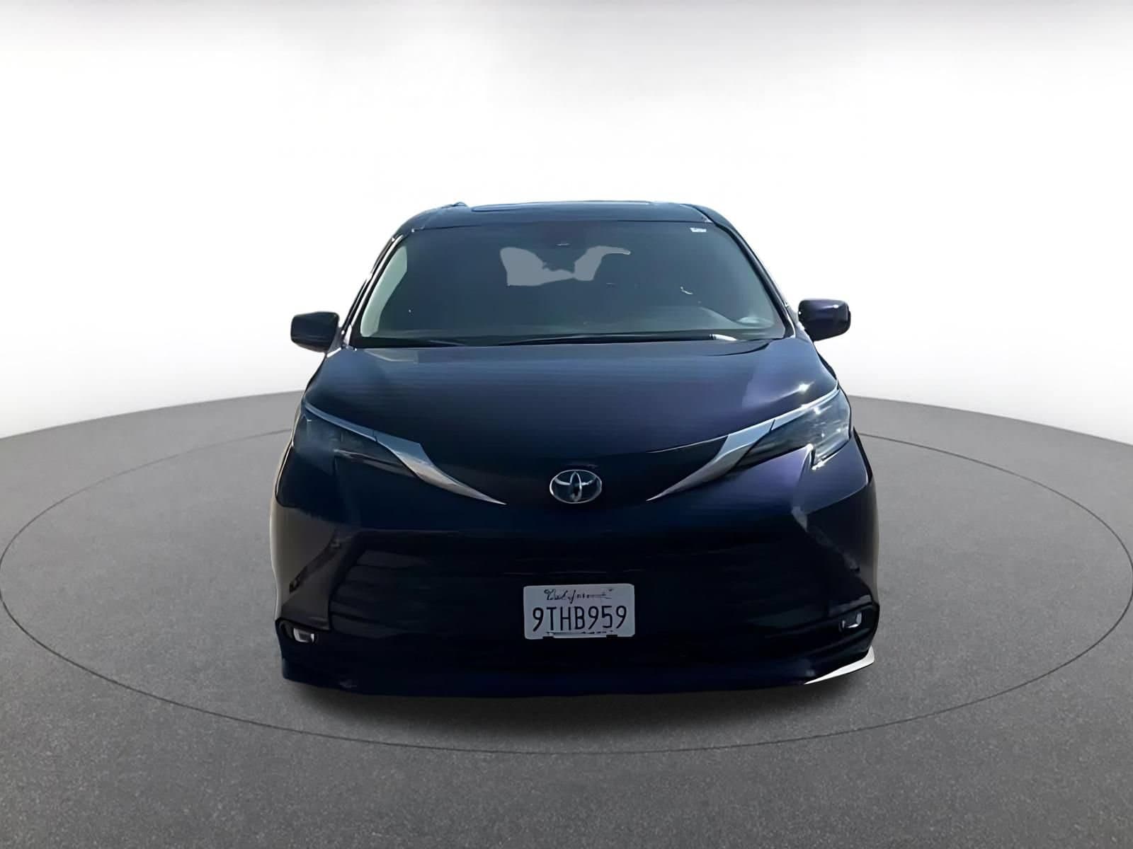 Thumbnail: 2025 Toyota Sienna - 4