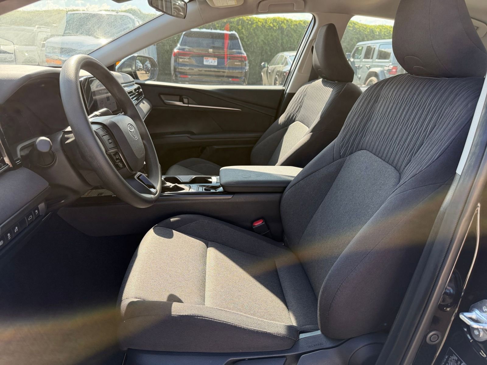 Thumbnail: 2025 Toyota Camry - 25