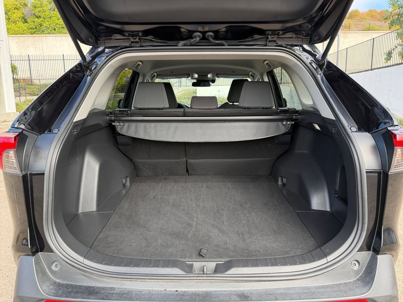 Thumbnail: 2025 Toyota RAV4 - 31