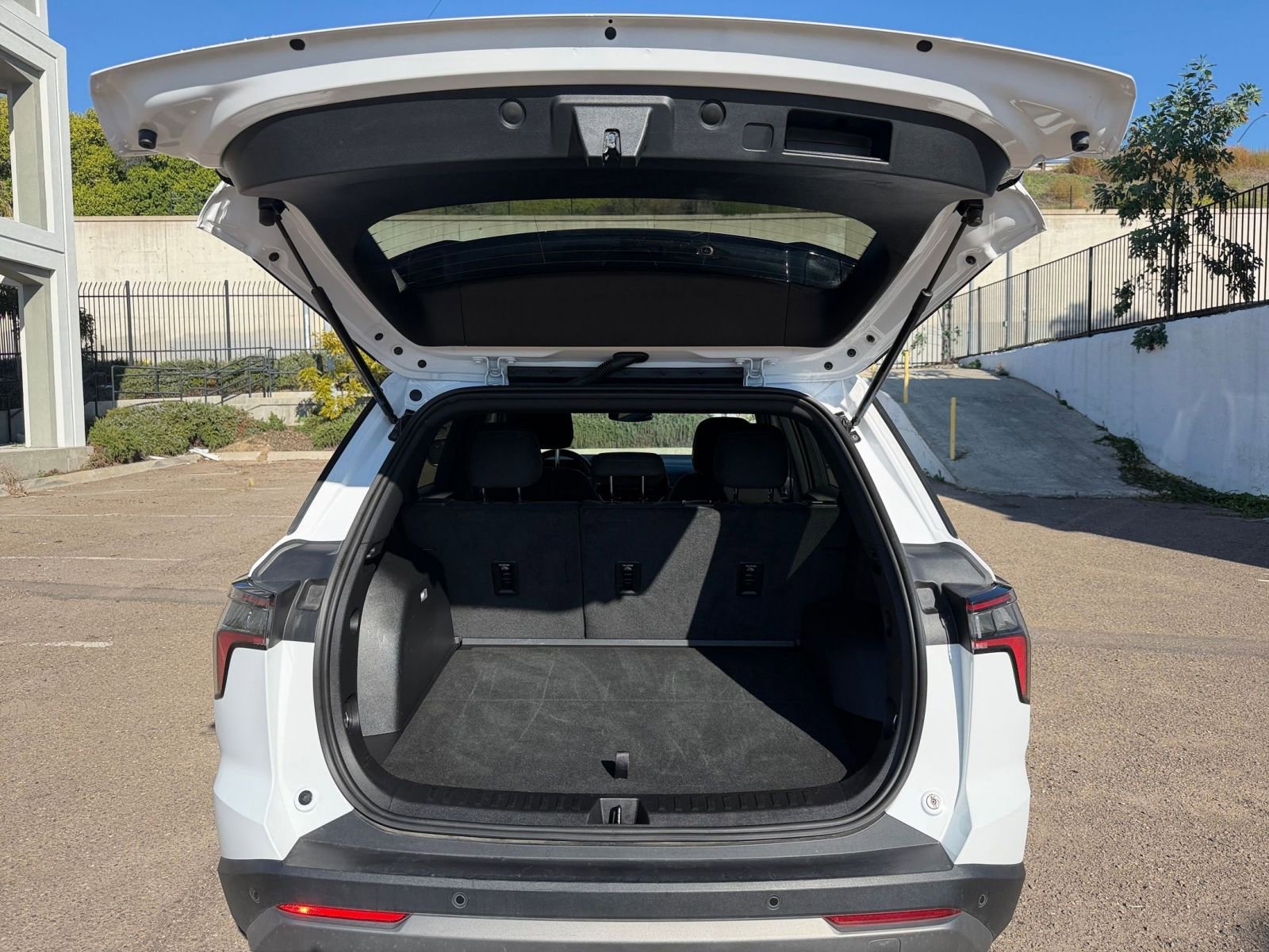 Thumbnail: 2025 Chevrolet Equinox - 30