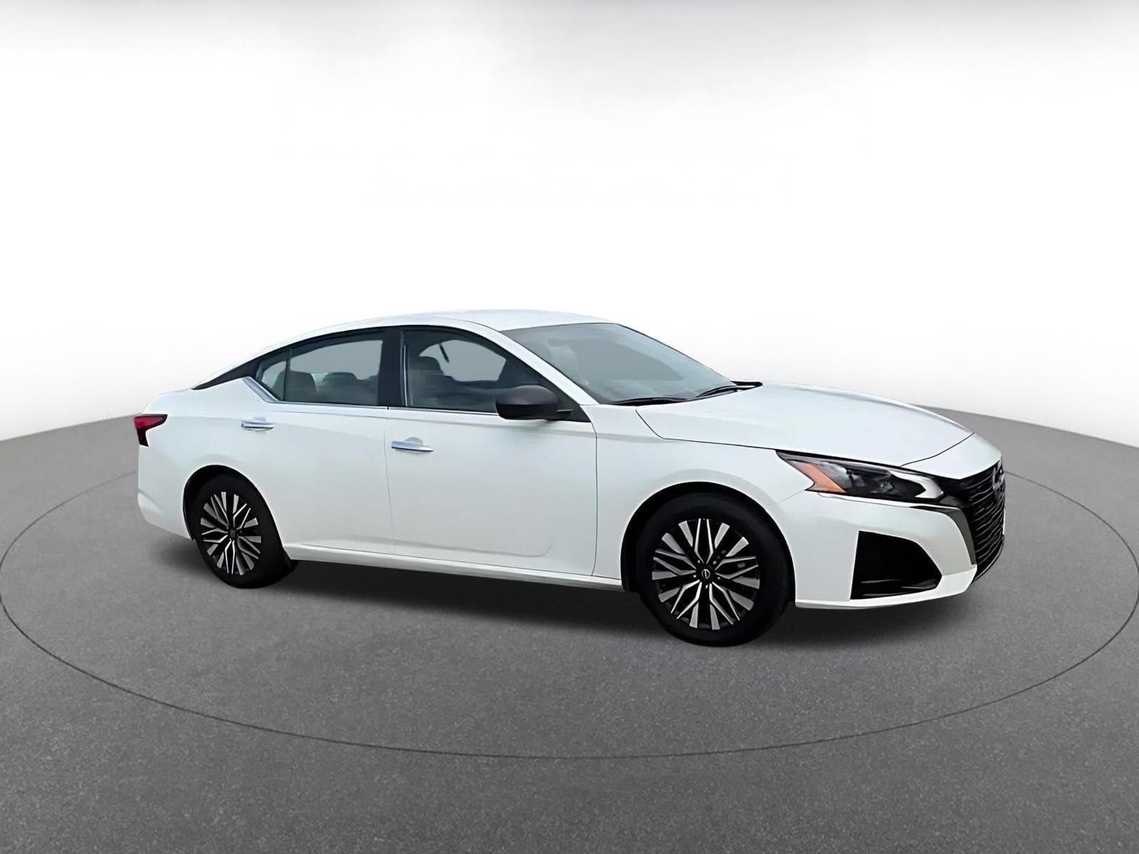 Thumbnail: 2025 Nissan Altima - 2
