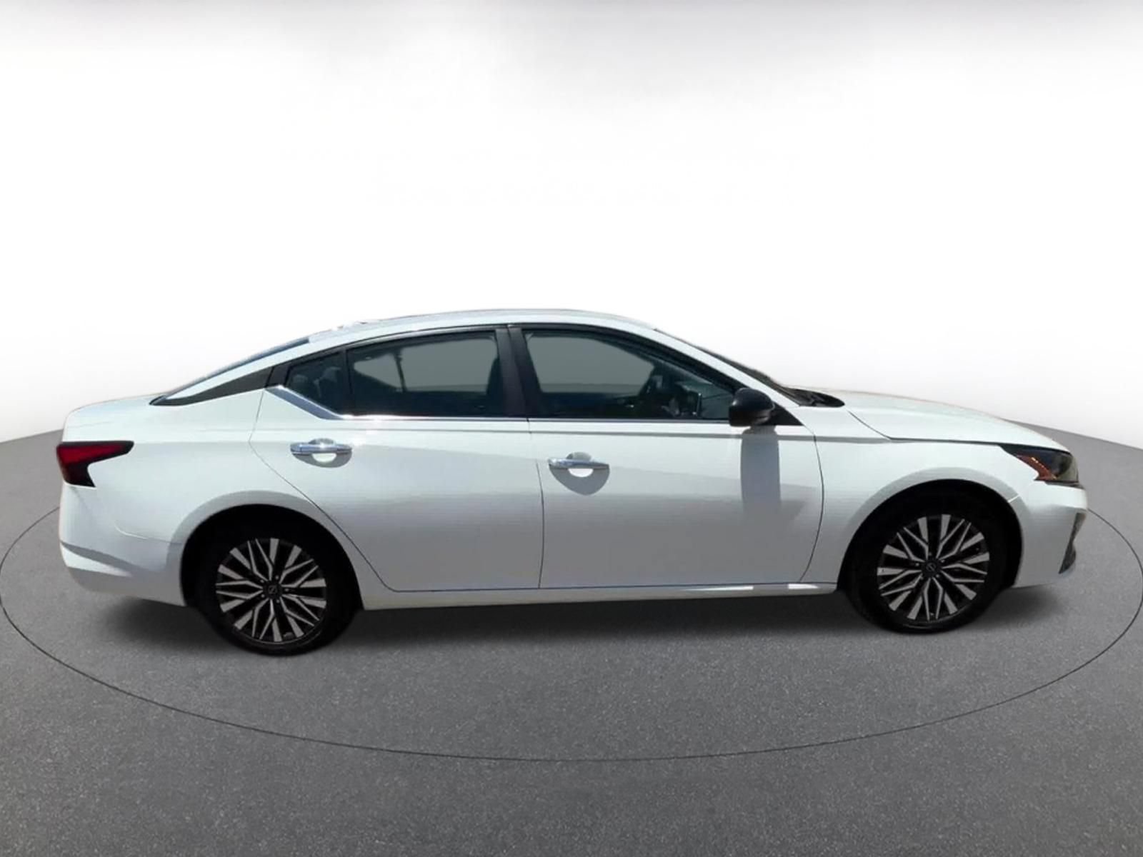 Thumbnail: 2025 Nissan Altima - 15