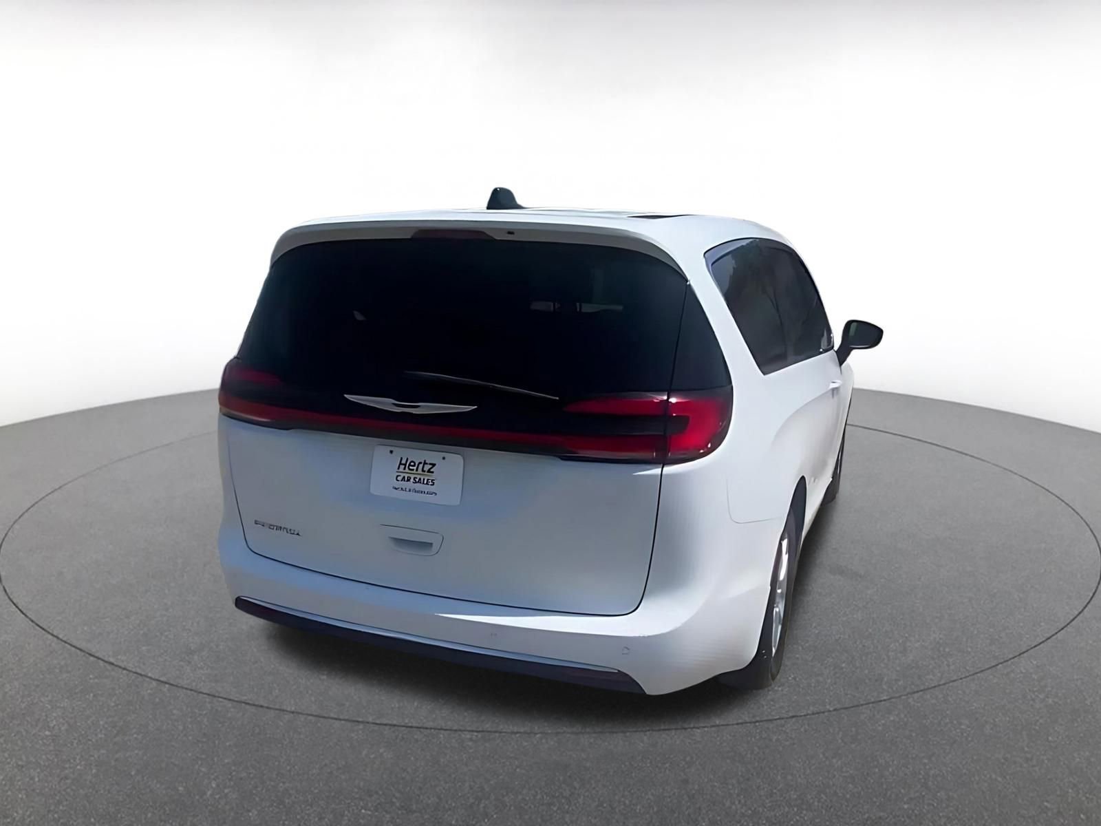 Thumbnail: 2023 Chrysler Pacifica - 14