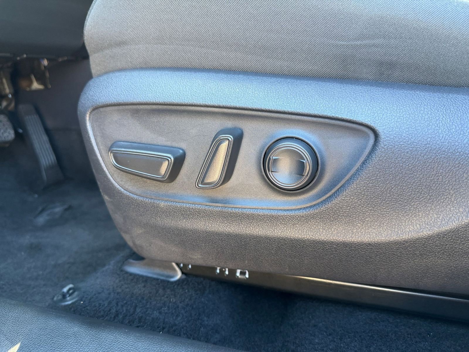 Thumbnail: 2025 Toyota RAV4 - 23