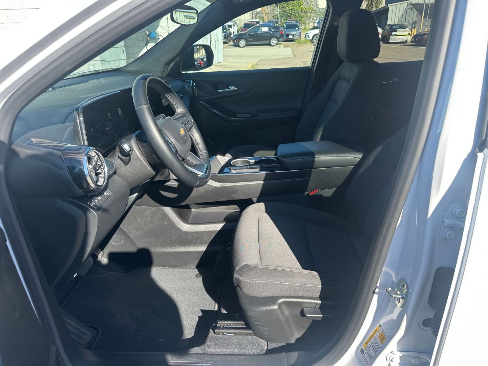 Thumbnail: 2025 Chevrolet Equinox - 25