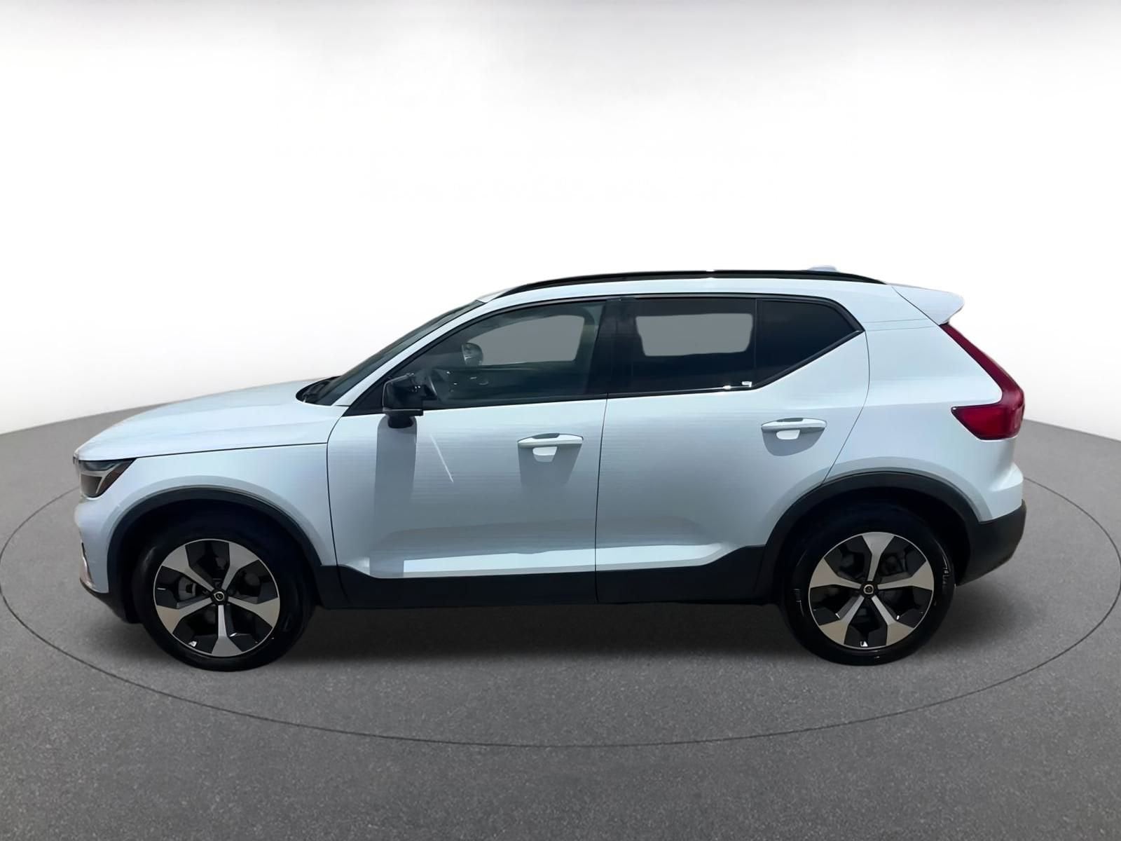 Thumbnail: 2024 Volvo XC40 - 8