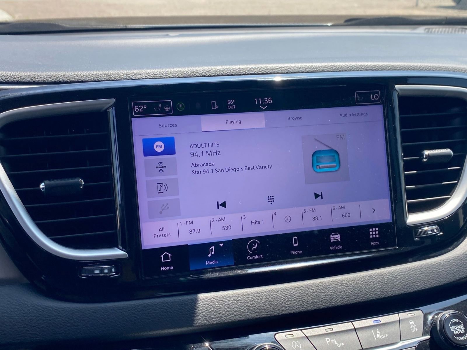 Thumbnail: 2023 Chrysler Pacifica - 21