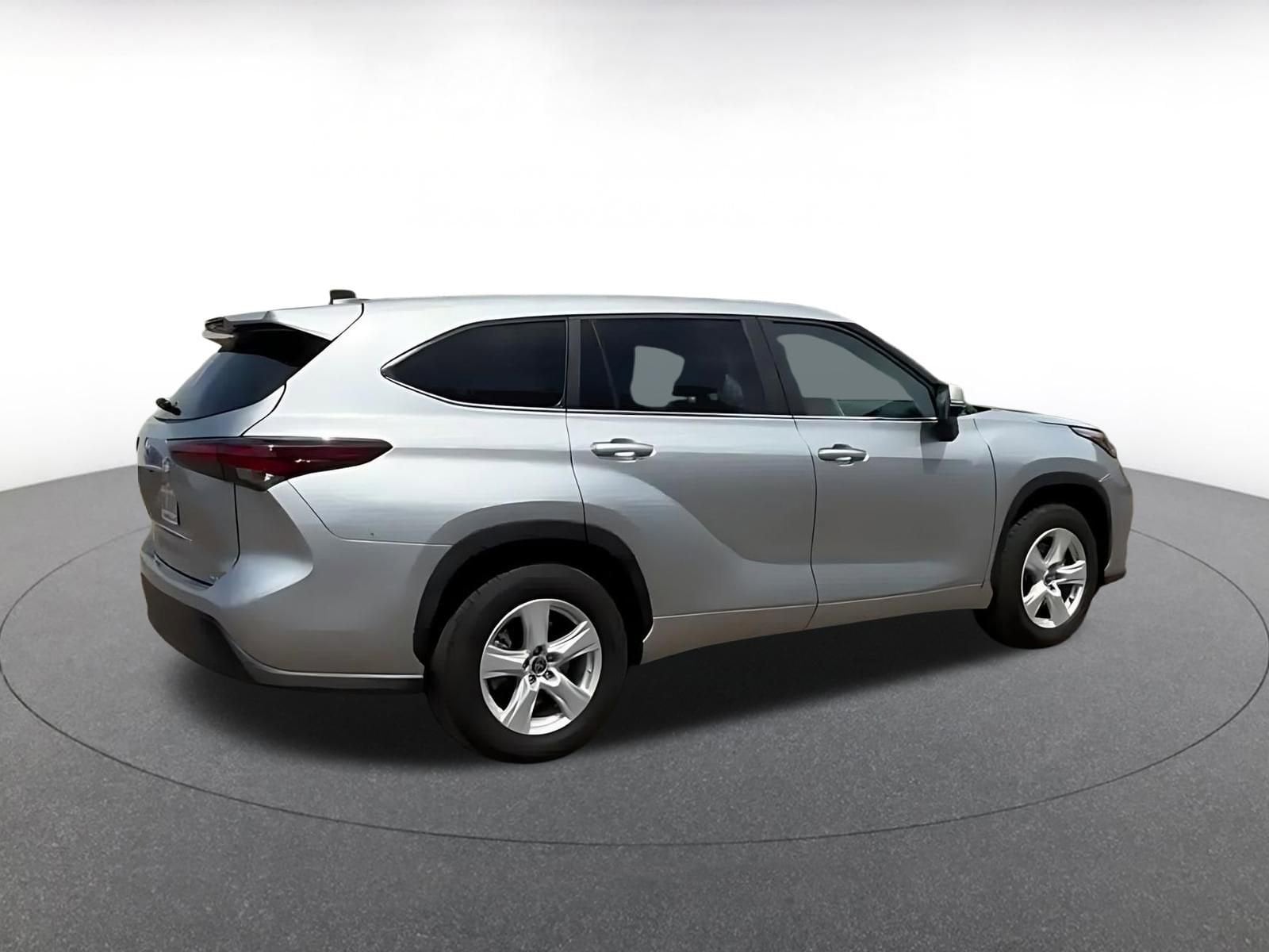 Thumbnail: 2025 Toyota Highlander - 15