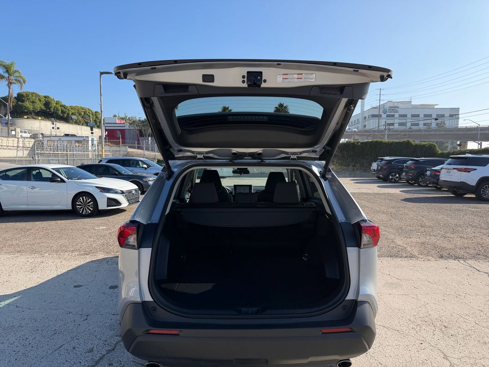 Thumbnail: 2025 Toyota RAV4 - 32