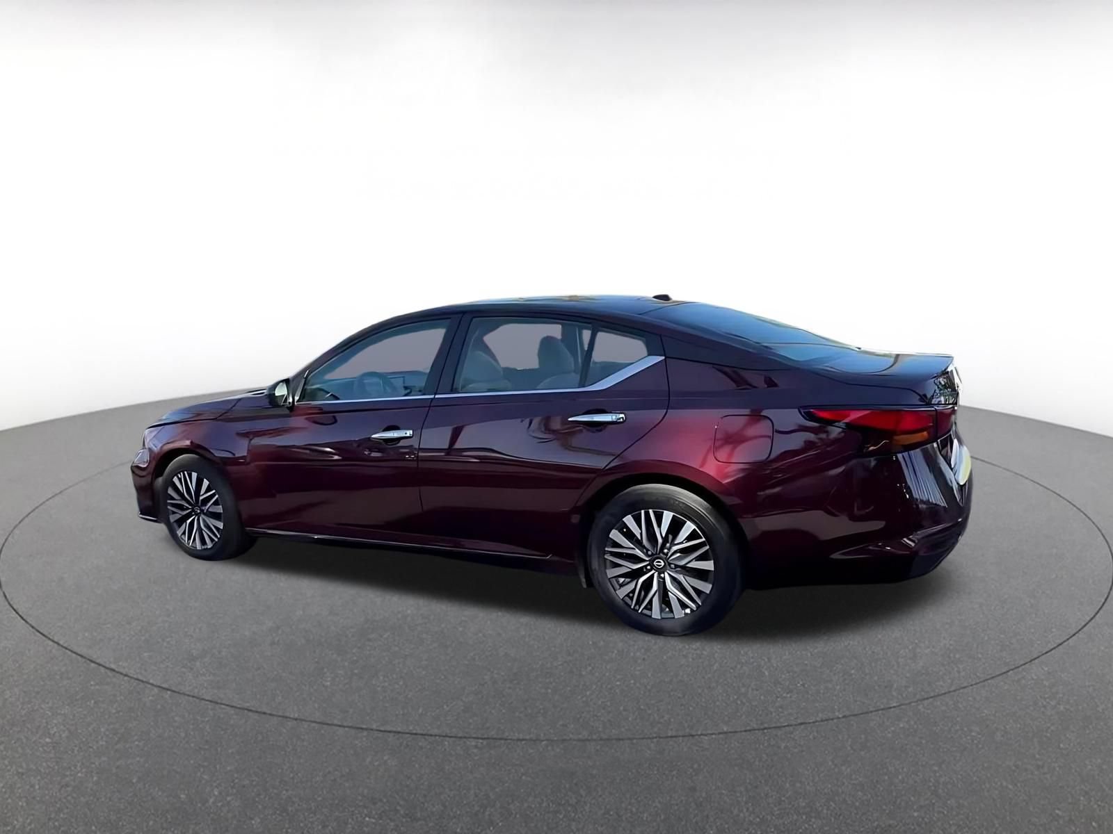 Thumbnail: 2025 Nissan Altima - 9