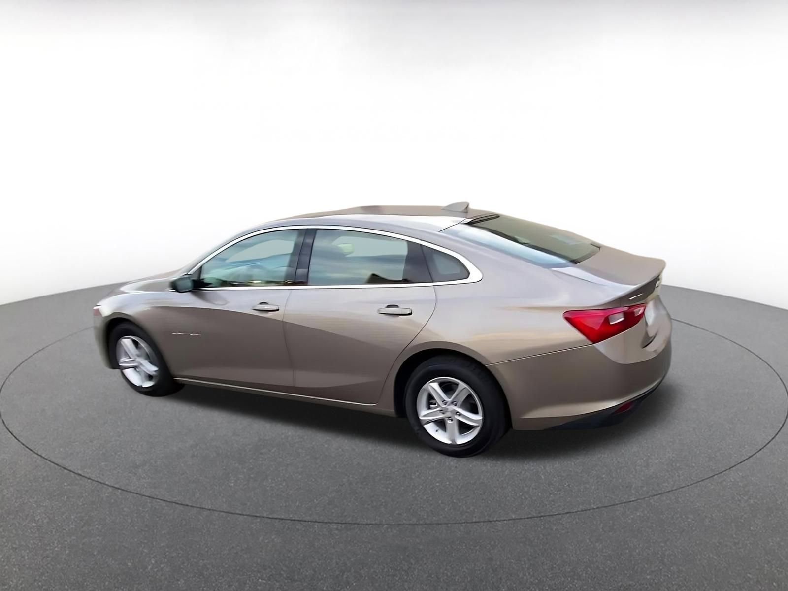 Thumbnail: 2024 Chevrolet Malibu - 10