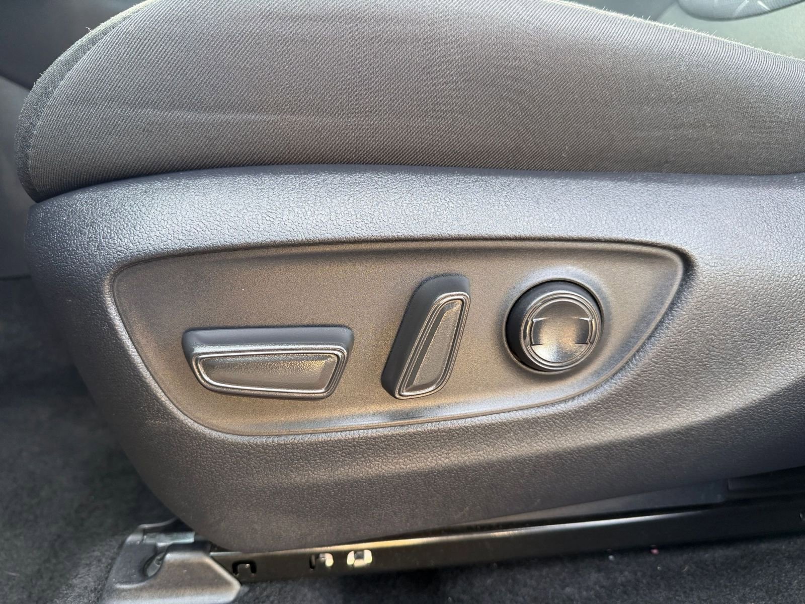 Thumbnail: 2025 Toyota RAV4 - 23