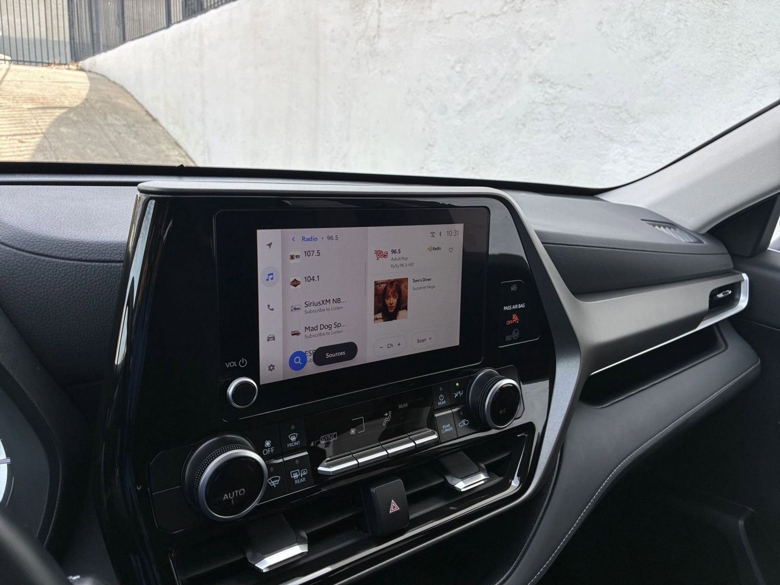 Thumbnail: 2025 Toyota Highlander - 20