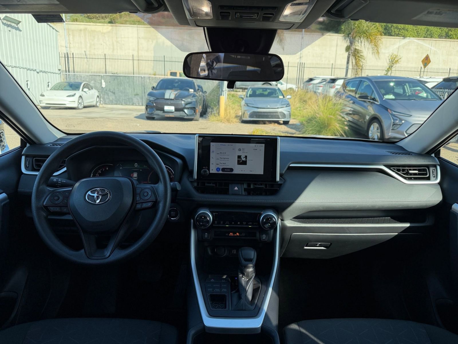 Thumbnail: 2025 Toyota RAV4 - 34