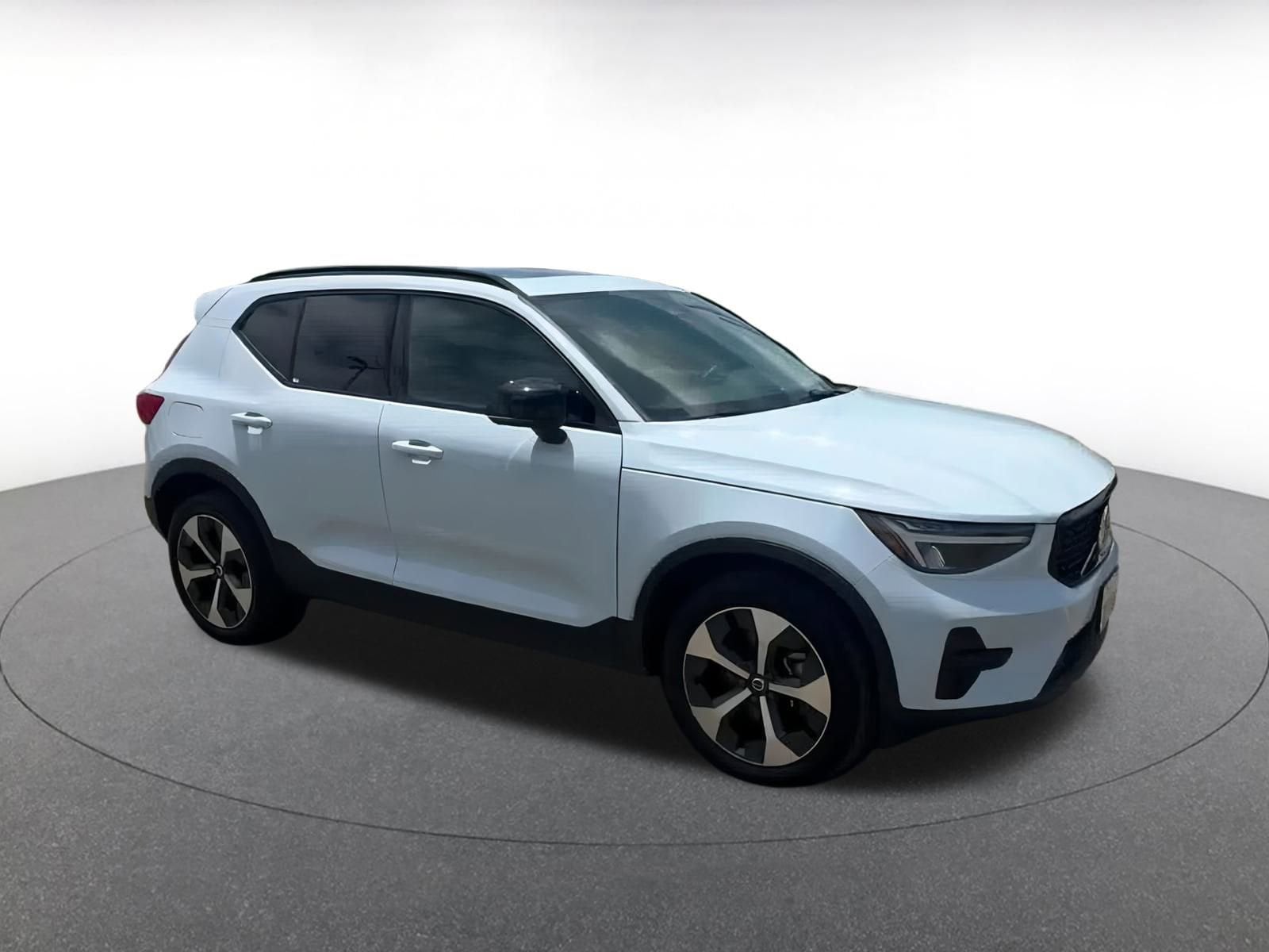Thumbnail: 2024 Volvo XC40 - 2