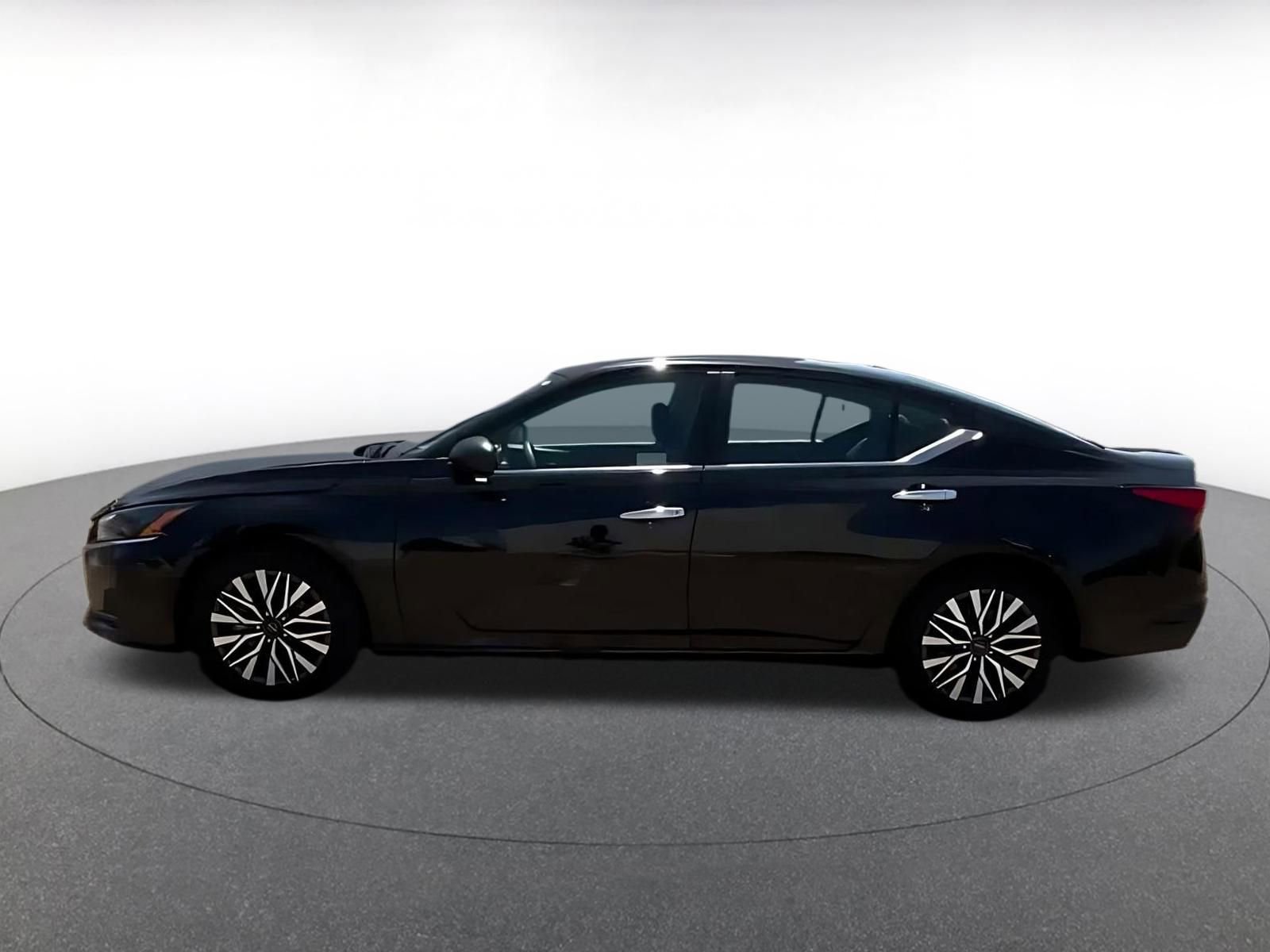 Thumbnail: 2025 Nissan Altima - 10