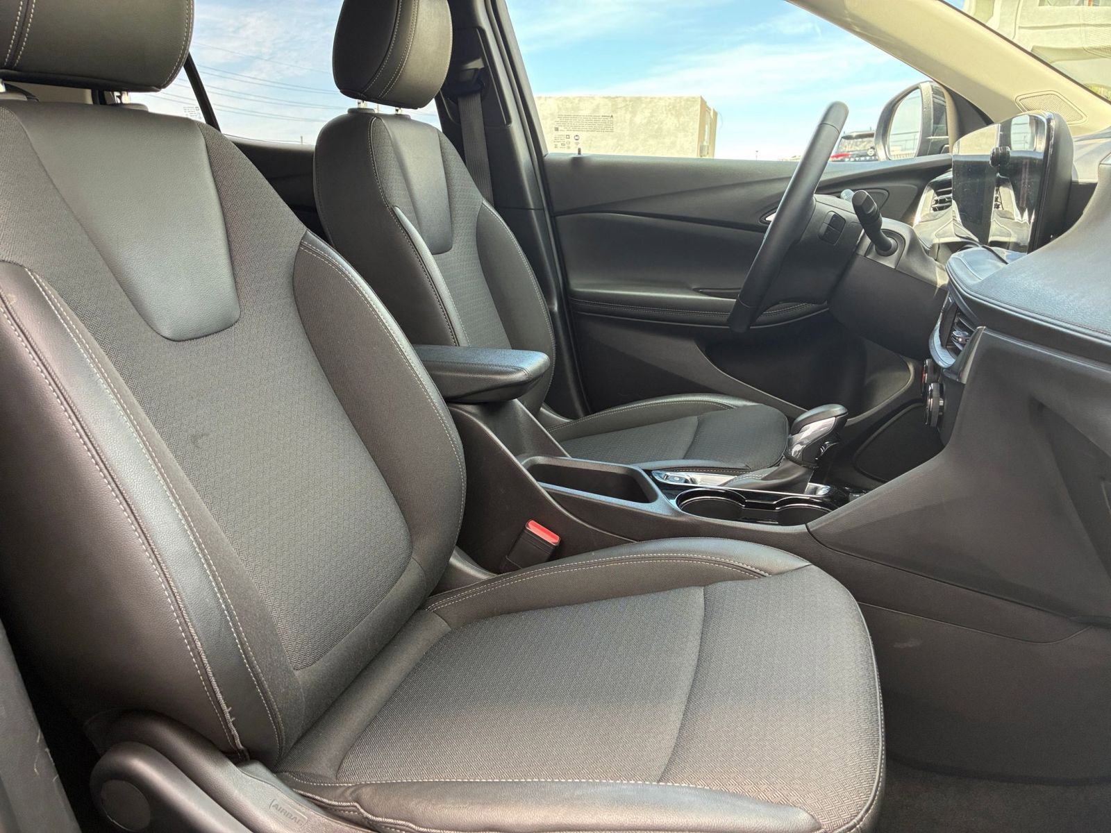 Thumbnail: 2025 Buick Encore GX - 35