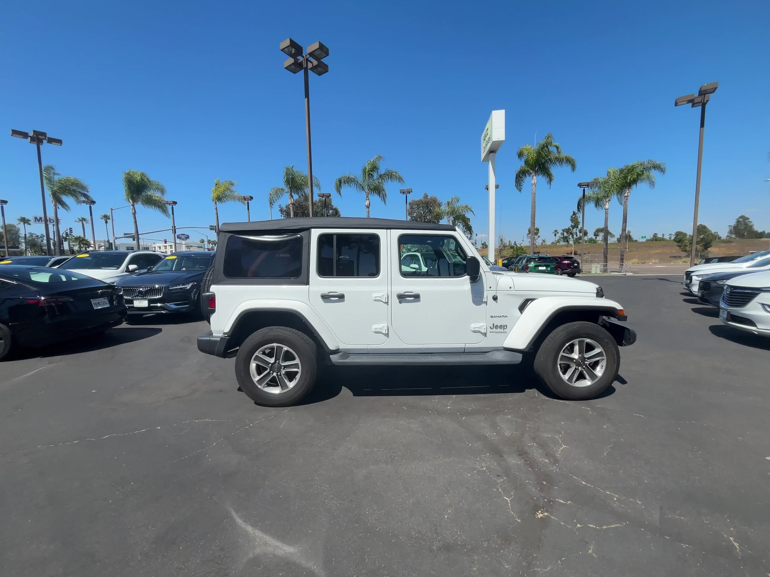 2022 Jeep Wrangler Unlimited Sahara 16