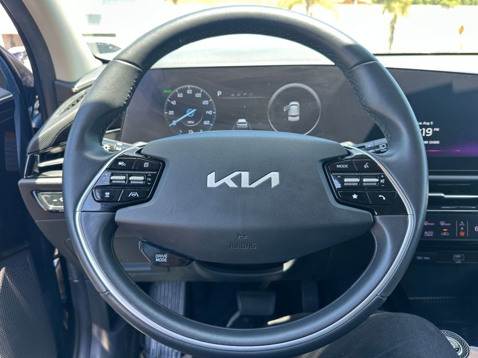 Thumbnail: 2023 Kia Niro - 32
