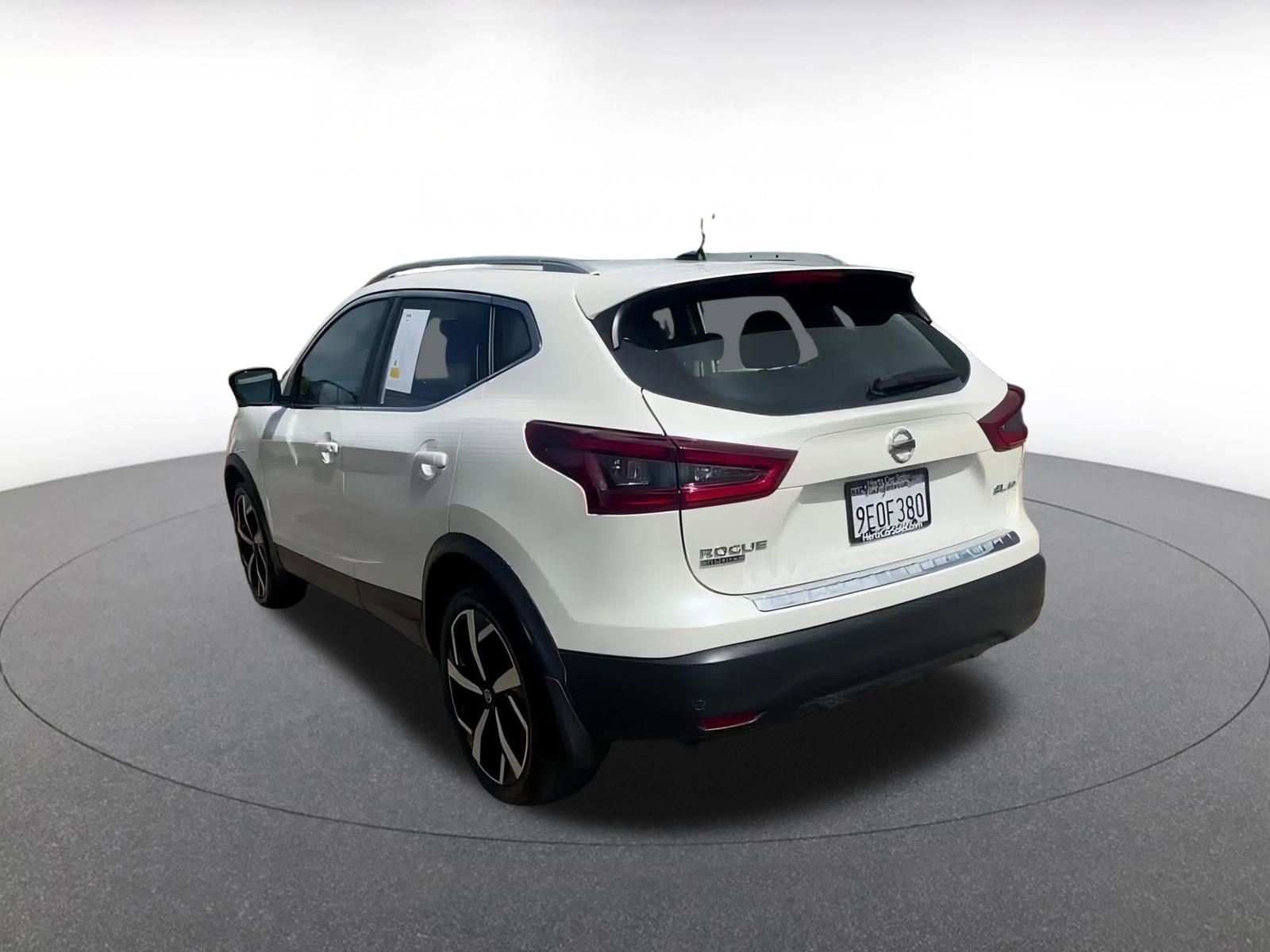 Thumbnail: 2022 Nissan Rogue Sport - 11