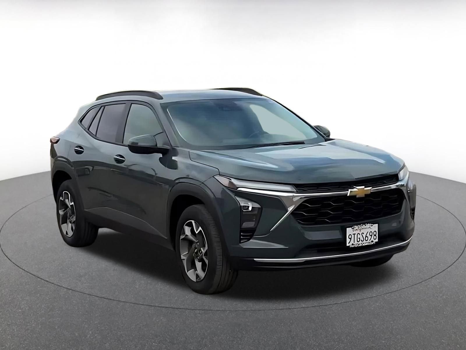 Thumbnail: 2025 Chevrolet Trax - 3