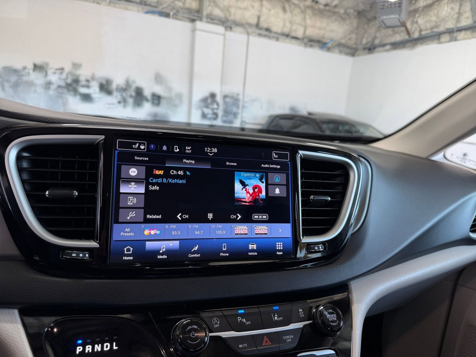 Thumbnail: 2024 Chrysler Pacifica - 21