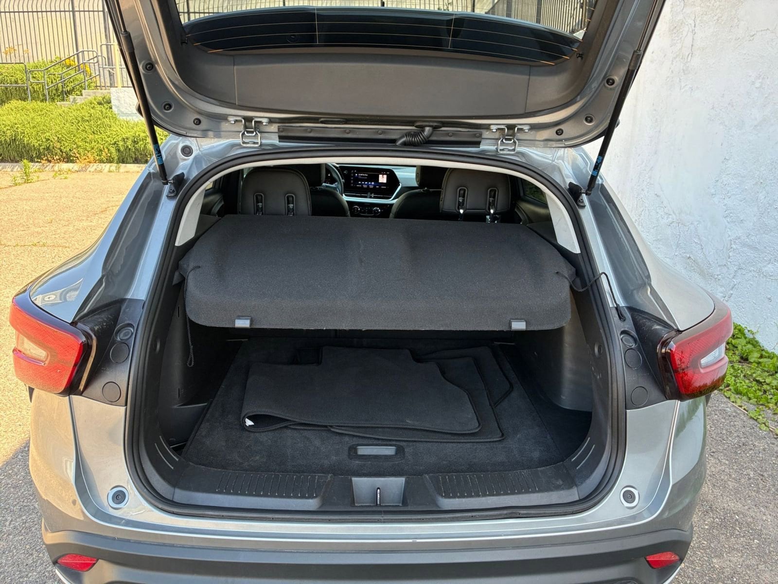 Thumbnail: 2025 Chevrolet Trax - 30