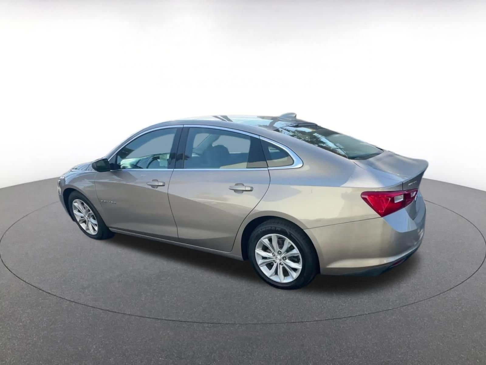 Thumbnail: 2023 Chevrolet Malibu - 10