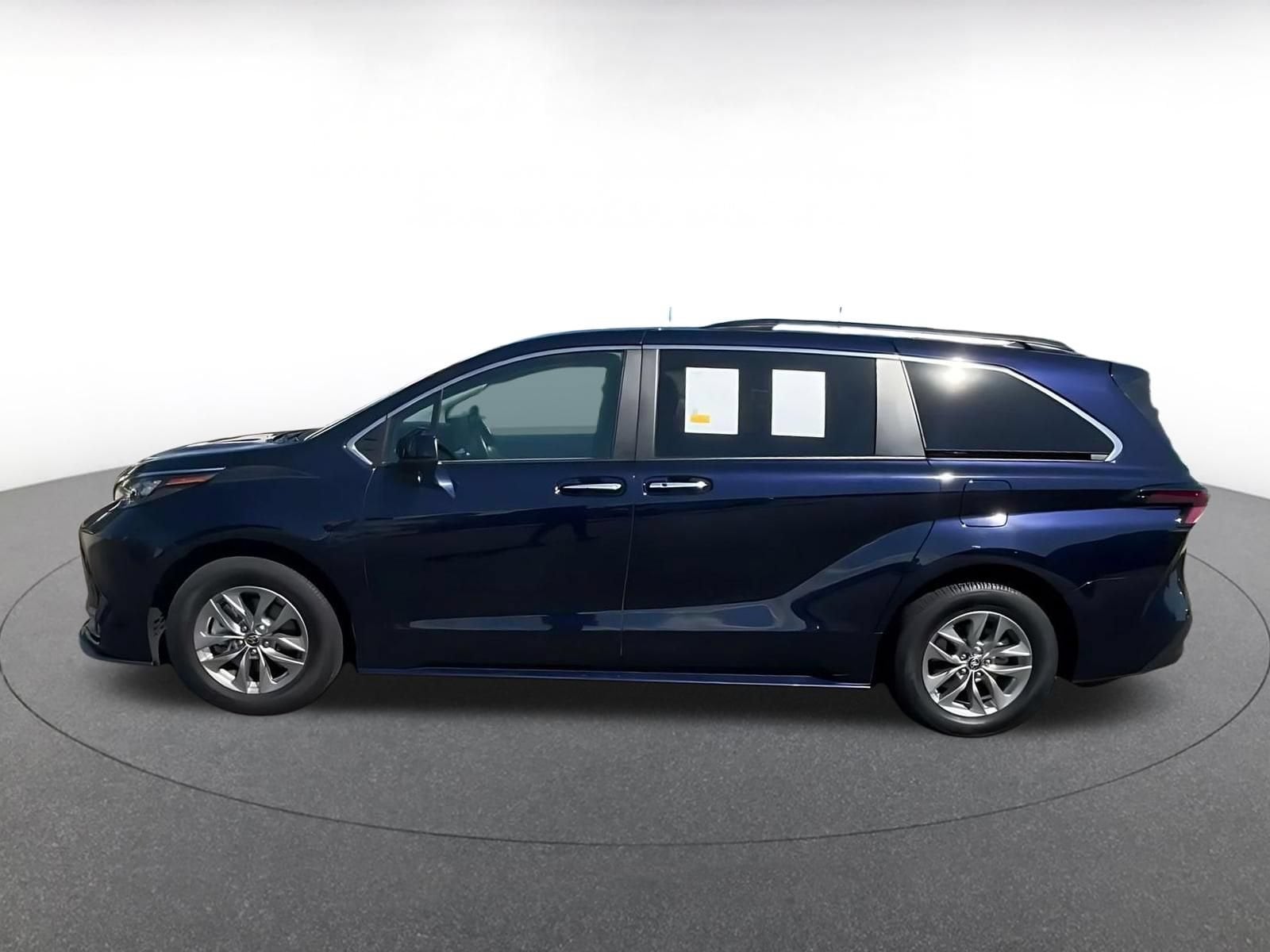 Thumbnail: 2025 Toyota Sienna - 8