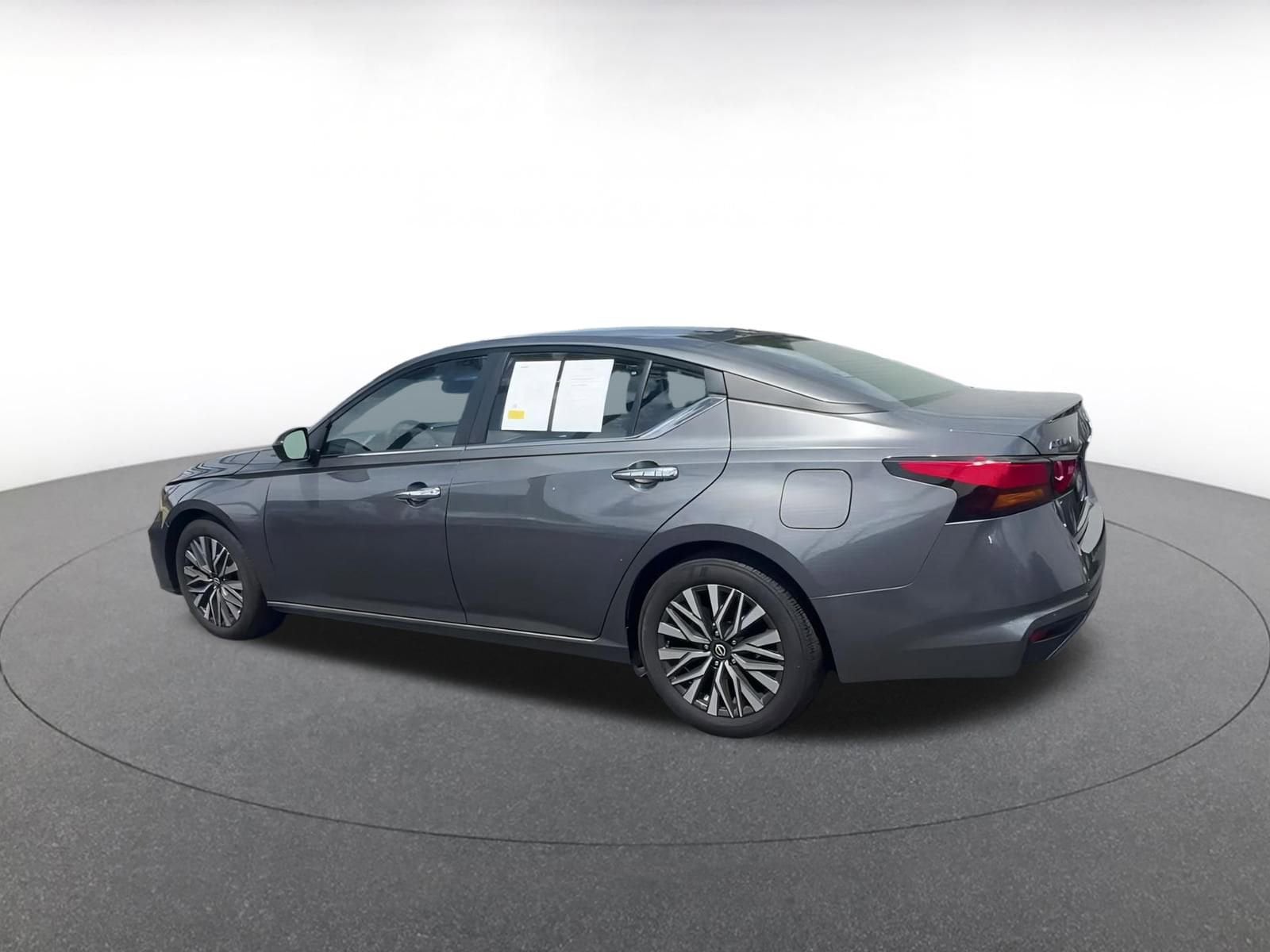2024 Nissan Altima SV 10