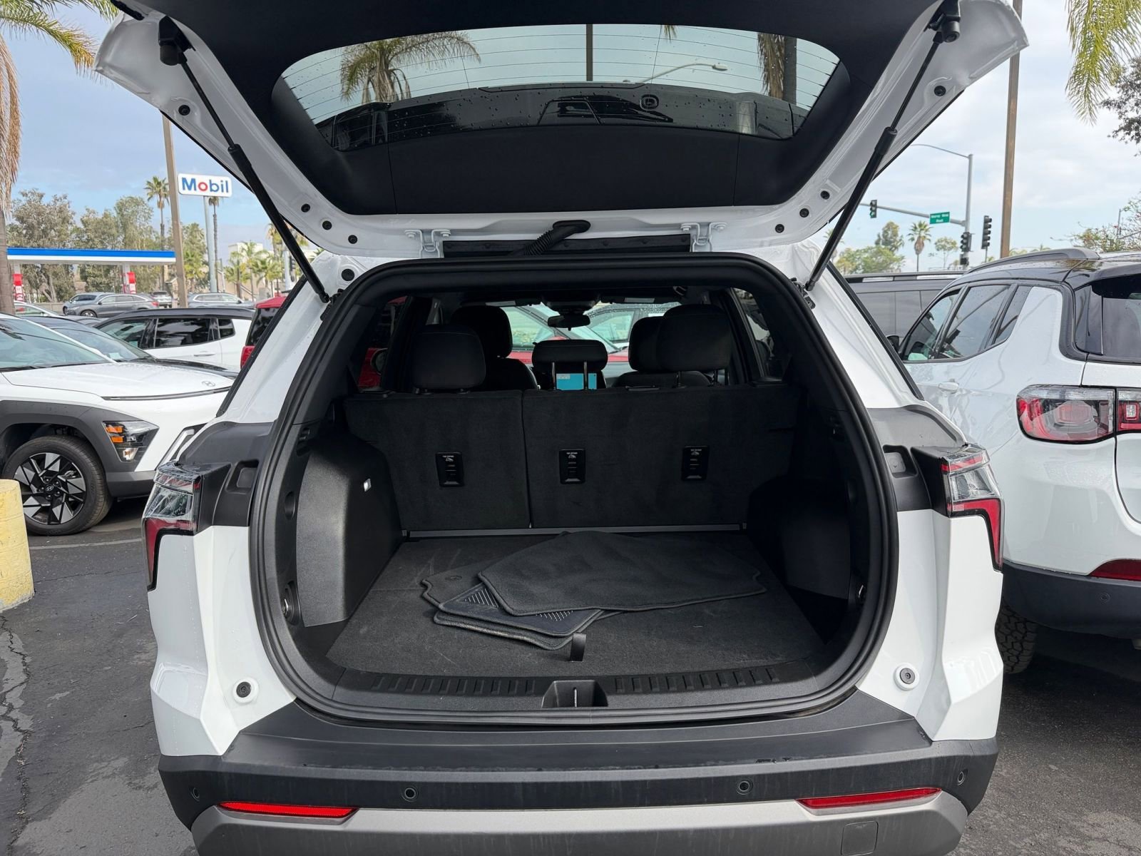 Thumbnail: 2025 Chevrolet Equinox - 32