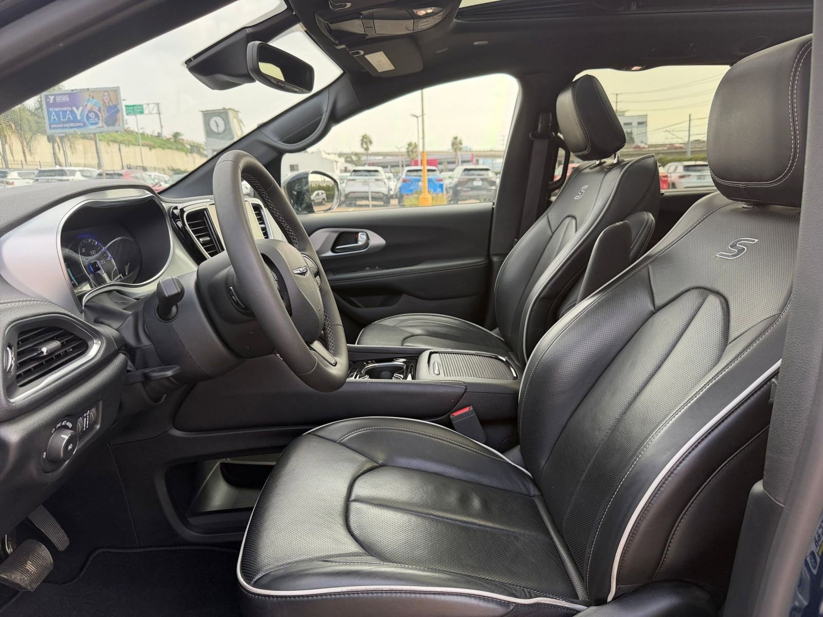 Thumbnail: 2025 Chrysler Pacifica - 30