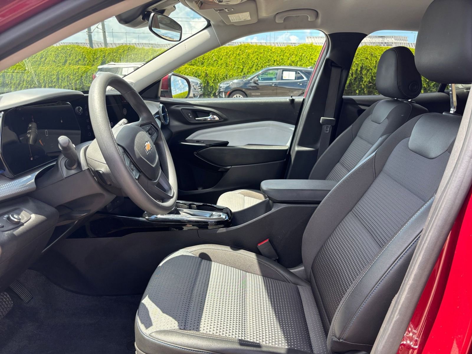 Thumbnail: 2025 Chevrolet Trax - 25